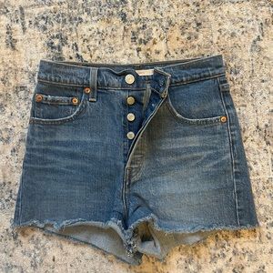LEVIS JEAN SHORTS